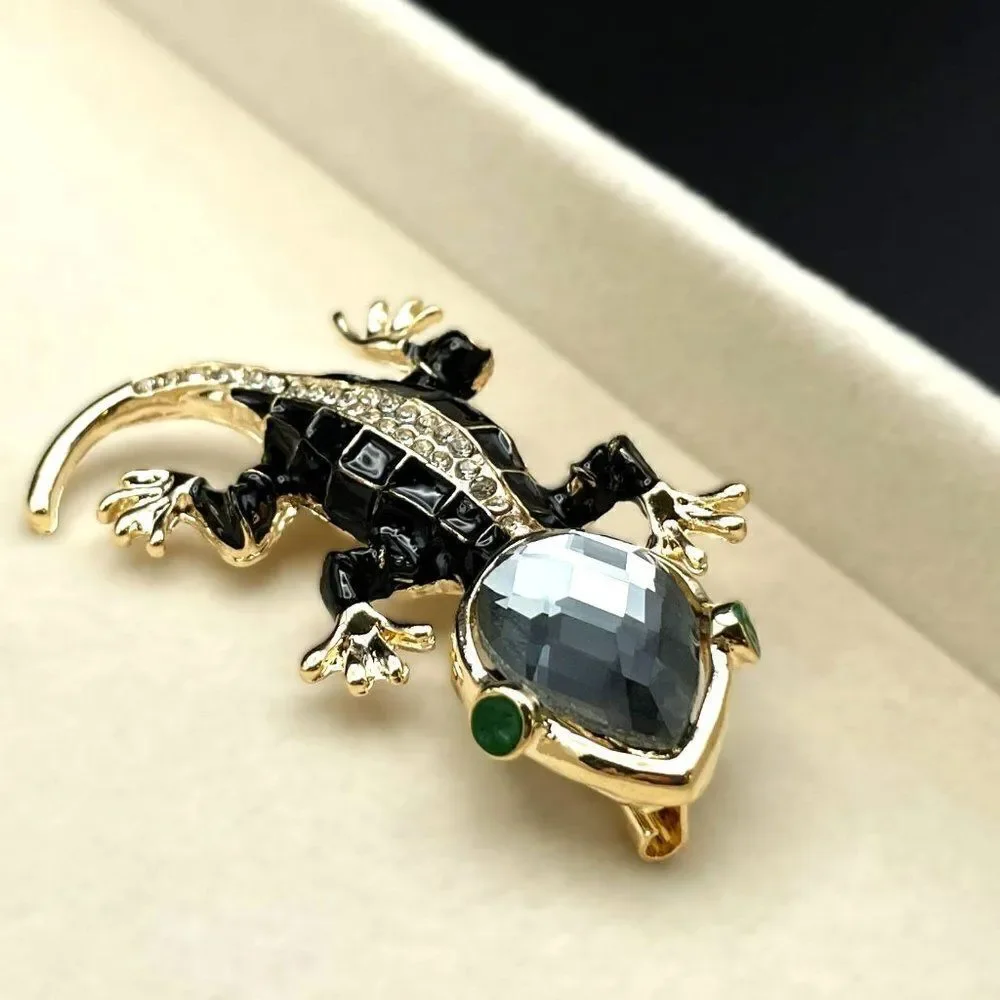Yellow Gold with White Diamond and Gray Crystal Enamel Lizard Pin Back Brooch